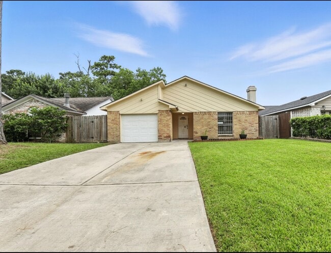 8611 Valley Ledge Dr in Houston, TX - Building Photo - Building Photo