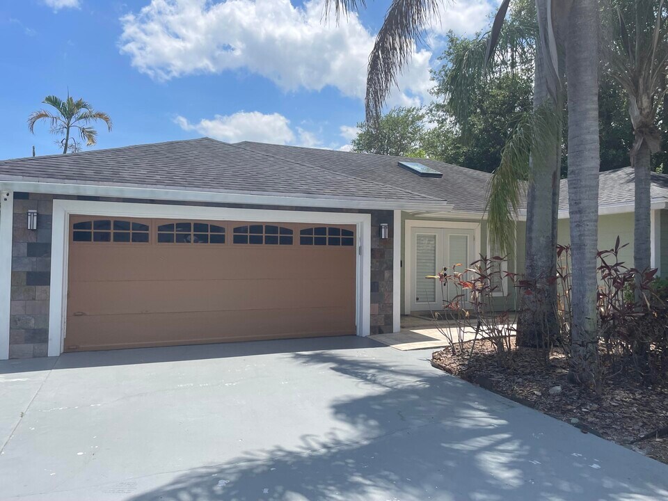 382 NW 35th Ln in Boca Raton, FL - Building Photo