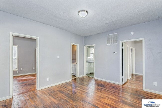 1920 W Maple St in Wichita, KS - Building Photo - Building Photo