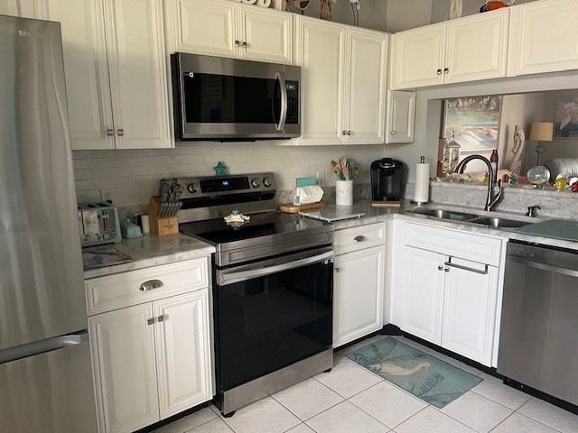 5745 Pelican Pointe Dr, Unit 4 in Sebastian, FL - Foto de edificio - Building Photo