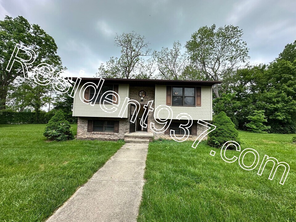 3788 Sellars Rd in Moraine, OH - Building Photo