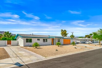 2627 N Cerritos Rd in Palm Springs, CA - Building Photo - Building Photo