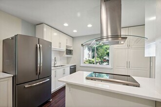 11984 Barrel Cooper Ct in Reston, VA - Building Photo - Building Photo