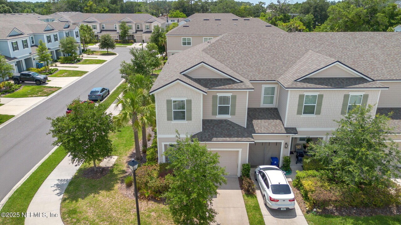13106 Annie’s Walk Dr in Jacksonville, FL - Building Photo