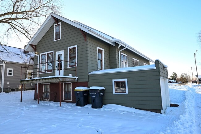 1802-1806 Superior Ave in Tomah, WI - Building Photo - Building Photo