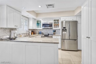 3200 Binnacle Dr in Naples, FL - Building Photo - Building Photo
