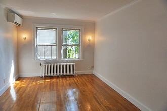105 Adams St, Unit #02 in Waltham, MA - Building Photo - Building Photo