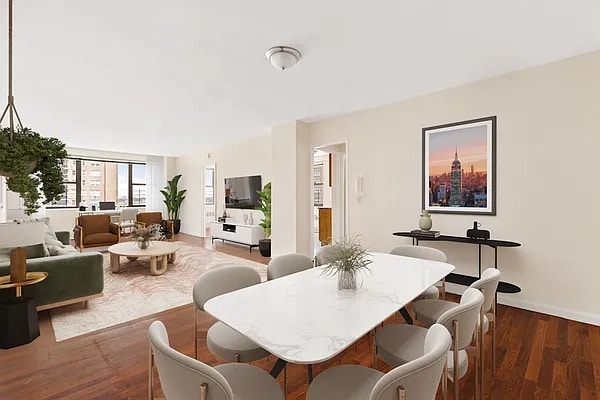 10740 Queens Blvd in Queens, NY - Building Photo