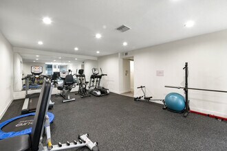 11706 Montana Ave, Unit 102 in Los Angeles, CA - Building Photo - Building Photo