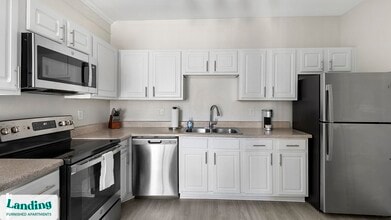 1601 W Arbrook Blvd in Arlington, TX - Foto de edificio - Building Photo