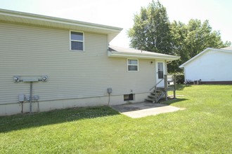 1834 Tower Cir in Nixa, MO - Foto de edificio - Building Photo