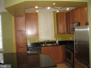 851 N Glebe Rd in Arlington, VA - Building Photo - Building Photo