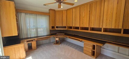2545 Logan Wood Dr in Herndon, VA - Building Photo - Building Photo