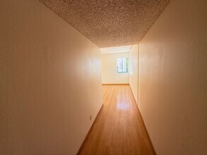 322 N Avenue 66 in Los Angeles, CA - Foto de edificio - Building Photo
