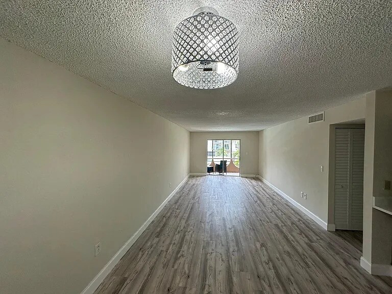 4670 W 13th Ln, Unit 212 in Hialeah, FL - Building Photo