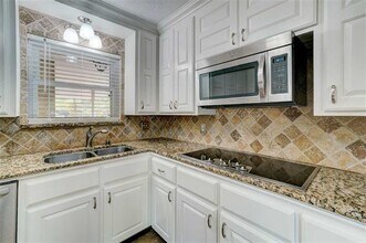 301 NW Parkwood Pl in Lawton, OK - Building Photo - Building Photo