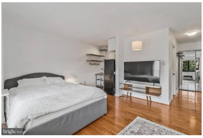 1816 New Hampshire Ave NW, Unit 303 in Washington, DC - Foto de edificio - Building Photo