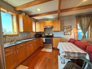 215-1/2 N Emmett in Butte, MT - Foto de edificio - Building Photo