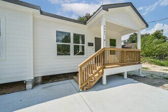 3007 Bringhurst St in Houston, TX - Foto de edificio - Building Photo