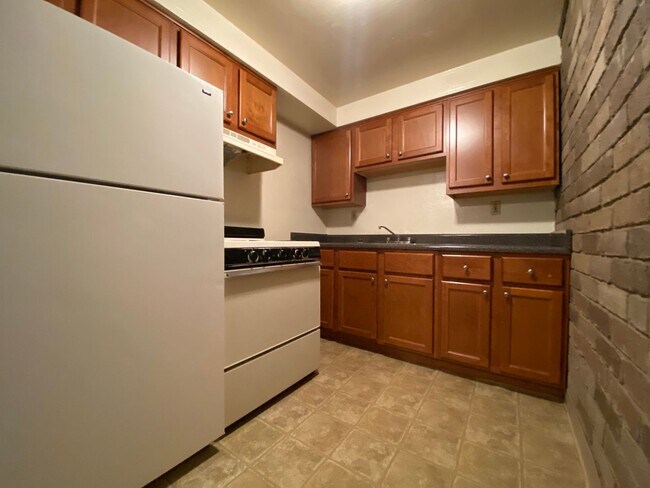 property at 305 Kellywood Manor