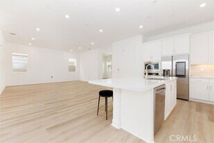 24510 Via Ln in Valencia, CA - Building Photo