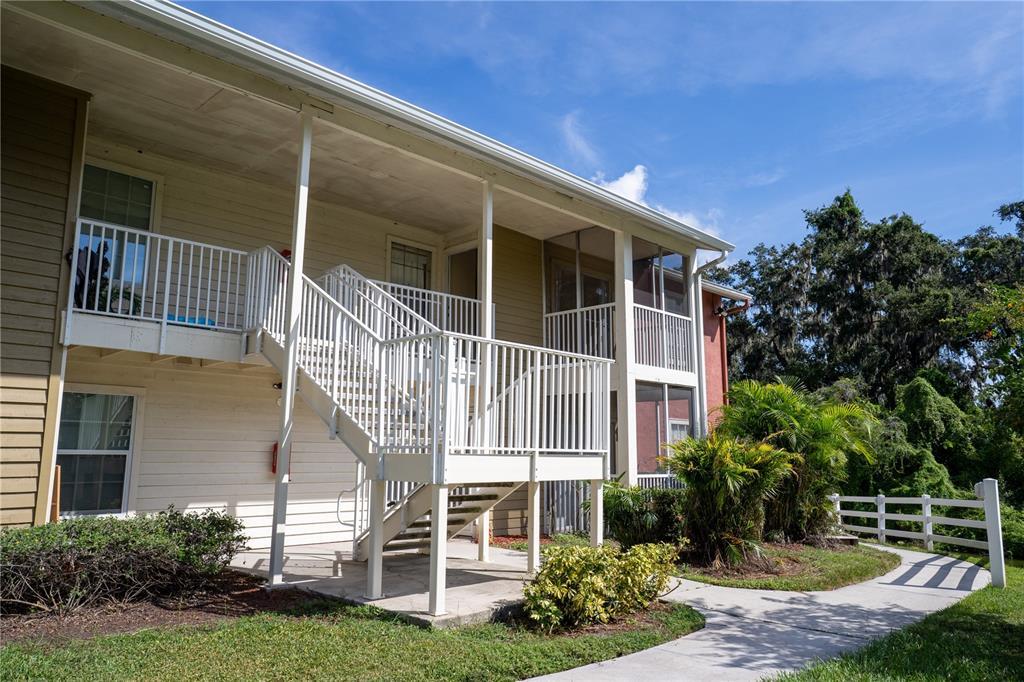 806 Lake Haven Square in Brandon, FL - Foto de edificio