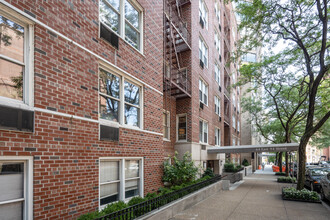 64 E 94th St in New York, NY - Building Photo - Building Photo