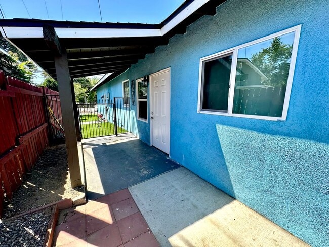 908 Orange St in Riverside, CA - Building Photo - Building Photo