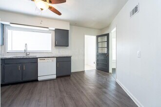 1700 N Harvard Ave in Wichita, KS - Foto de edificio - Building Photo