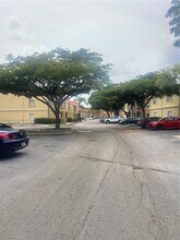 18310 NW 68th Ave, Unit D in Hialeah, FL - Building Photo - Building Photo