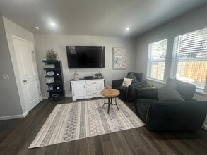 2862 Belgrade Way in Sacramento, CA - Building Photo - Building Photo