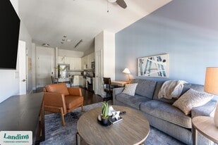 480 N Orange Ave in Orlando, FL - Building Photo