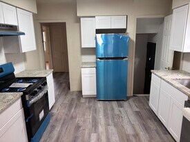 207 Wellington Rd S in Garden City, NY - Building Photo