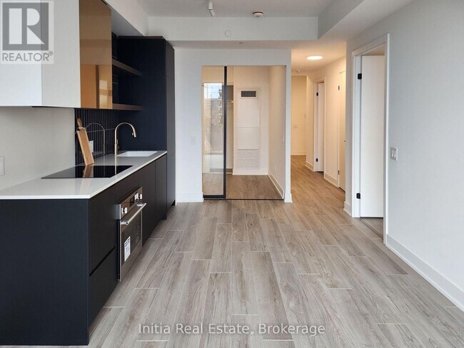1285 Queen St E in Toronto, ON - Building Photo - Building Photo