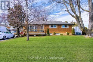 71 East St in Hamilton, ON - Building Photo