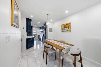 3922 NE 166th St in Miami, FL - Foto de edificio - Building Photo