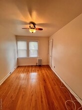 22 Jarvis Pl in Lynbrook, NY - Building Photo - Building Photo
