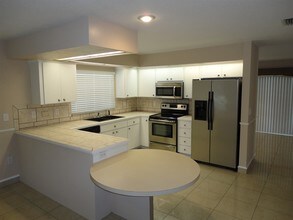 17637 Esprit Dr in Tampa, FL - Building Photo - Building Photo