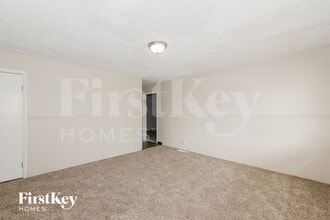 5014 Katherine Dr in Indianapolis, IN - Foto de edificio - Building Photo