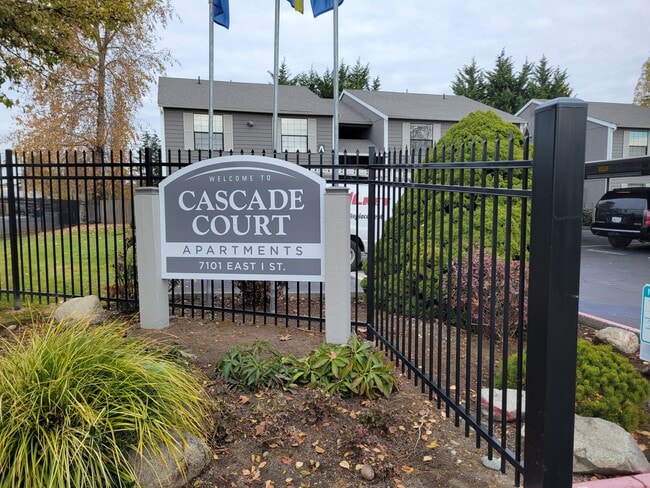 Cascade Court in Tacoma, WA - Building Photo - Building Photo