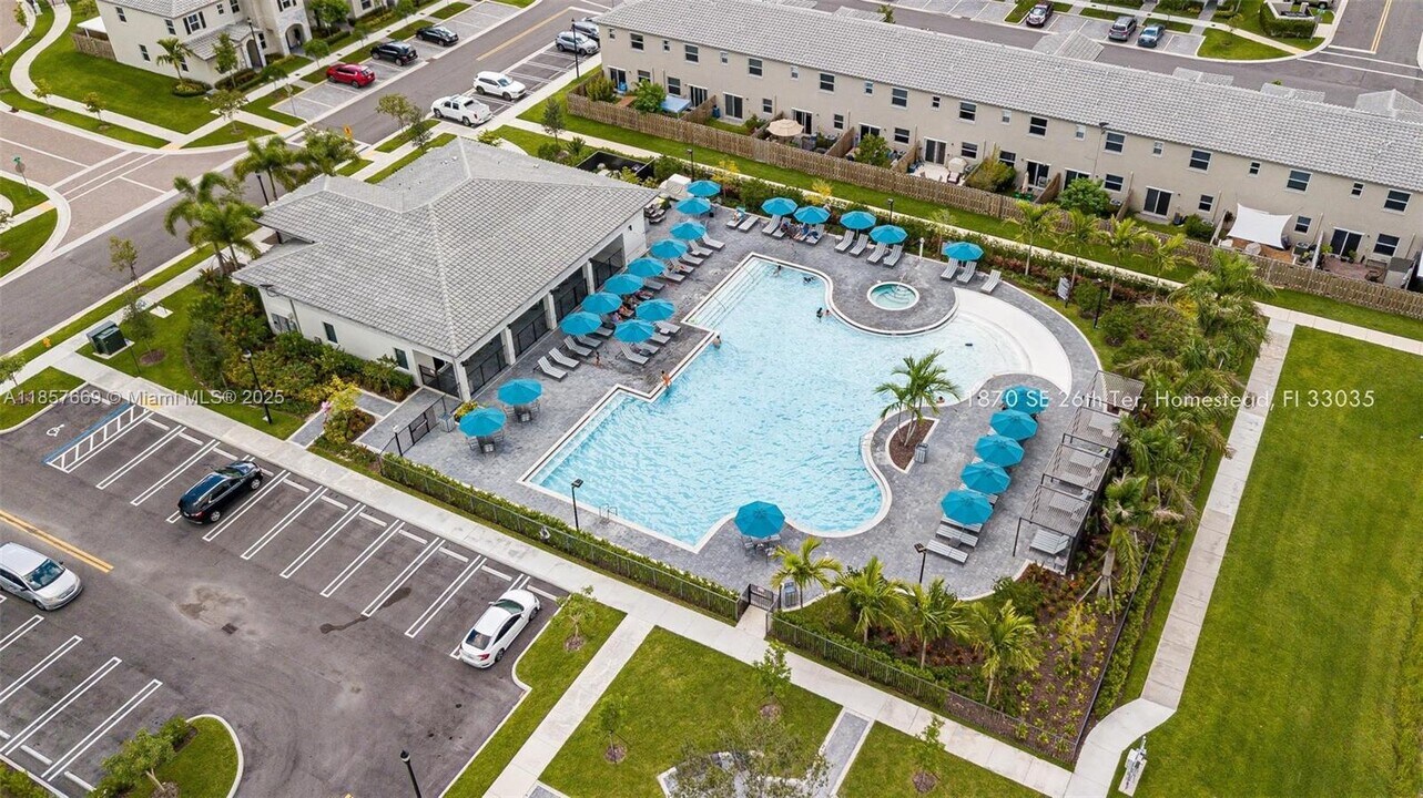 1870 SE 26th Ter in Homestead, FL - Foto de edificio