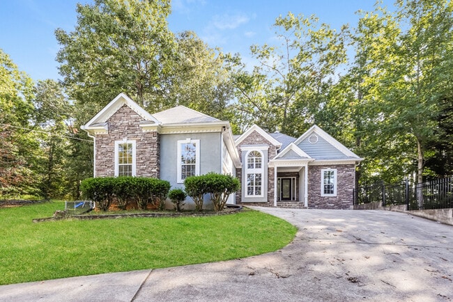 property at 122 Hunter's Pointe Ct