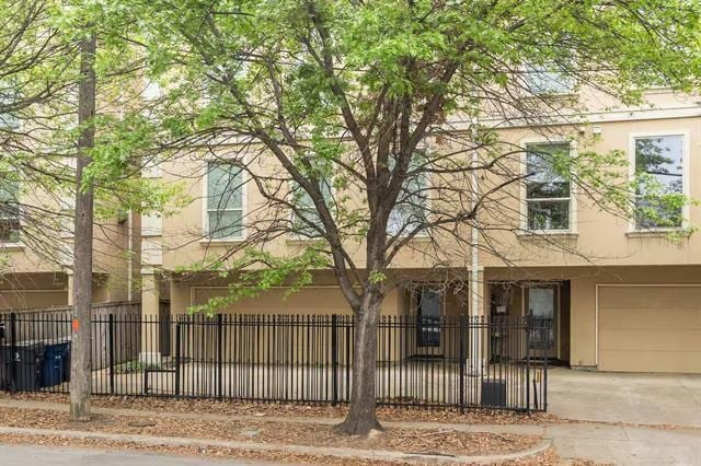 property at 3915 Congress Ave