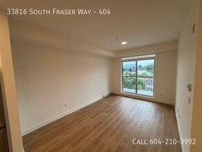 33816 South Fraser Way in Abbotsford, BC - Building Photo - Building Photo