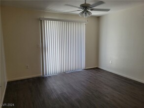 555 E Silverado Ranch Blvd, Unit 1015 in Las Vegas, NV - Building Photo - Building Photo