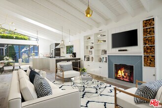 1203 N Poinsettia Pl in West Hollywood, CA - Building Photo - Building Photo