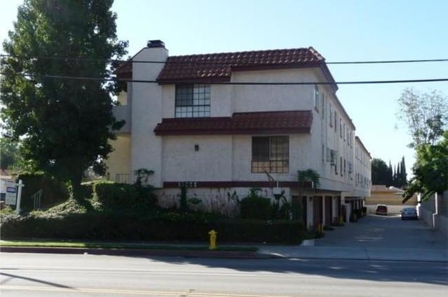 property at 11052 Lower Azusa Rd