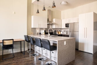 225 E Michigan St in Milwaukee, WI - Foto de edificio - Building Photo