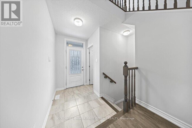 509 Flagstaff Dr in Ottawa, ON - Building Photo - Building Photo