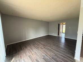 4564 Whitney Dr in Hanover Park, IL - Building Photo - Building Photo